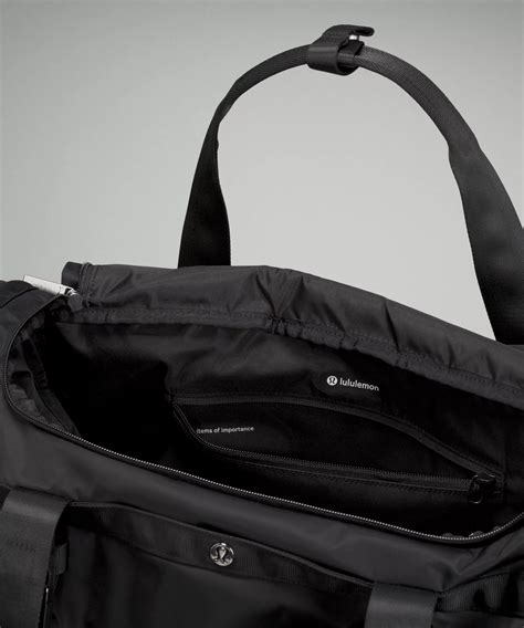 lululemon wunderlust duffle